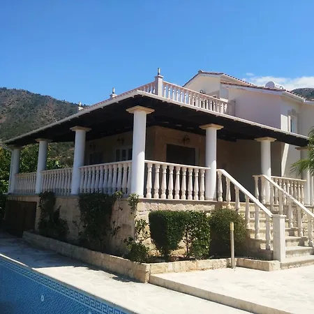 Harbourbiew Villa Pomos