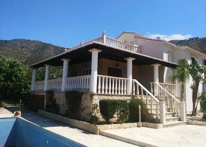 Harbourbiew Villa Pomos