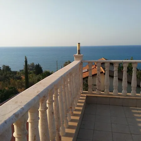 Harbourbiew Villa Pomos
