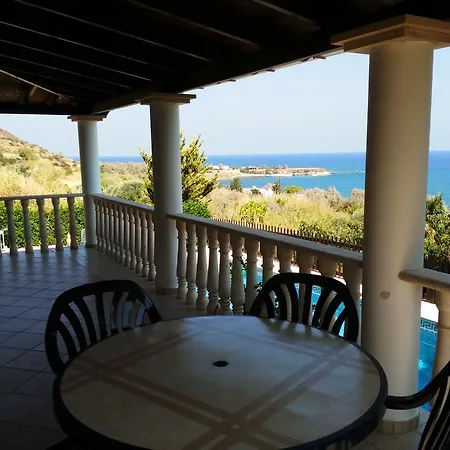 Harbourbiew Villa Pomos