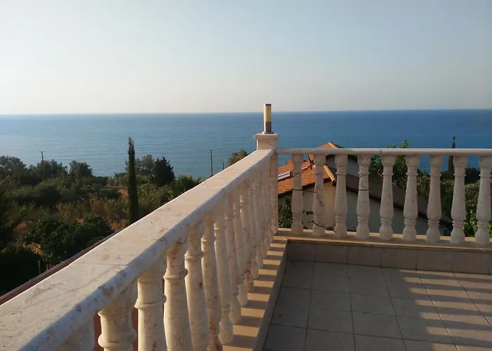 Harbourbiew Villa Pomos